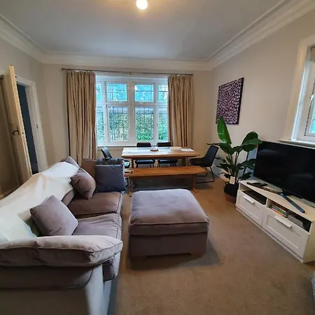 Apartment Cosy 2bed Near Roundhay Park